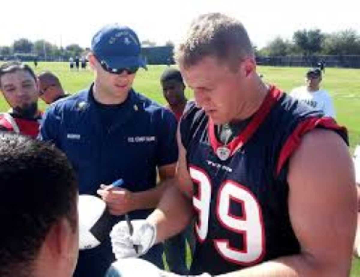 JJ Watt on X: The first field we ever dreamt of playing on and now all  three of our jerseys will be retired there. Truly special stuff. Looking  forward to your speeches.